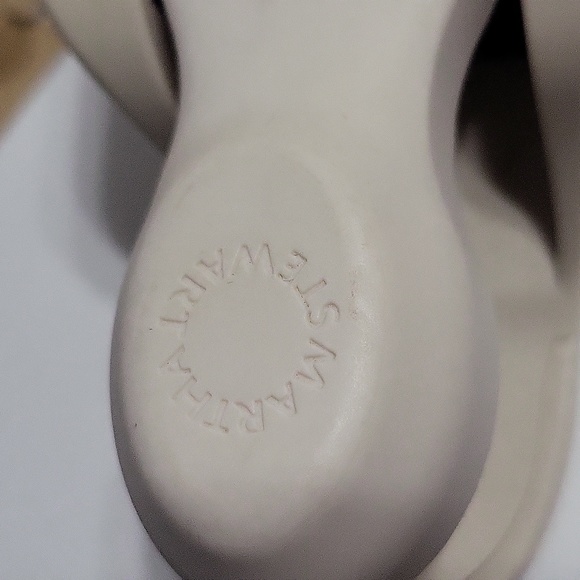 Martha Stewart Pop Up Embossed Daisy Punch Cutter - Picture 2 of 5